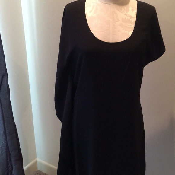 Black asymmetrical sleeve dress - Picture 4 of 4